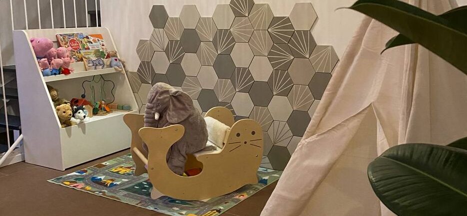 Gemütliches Café. Fliesen, Öfen & Kamine Fliesenleger, Ofensetzer in 1040 Wien. in deiner Nähe